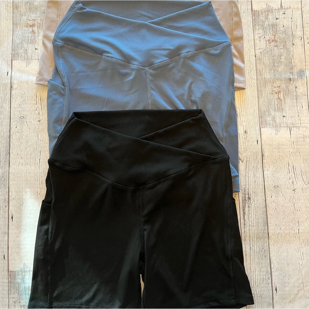 Not for sale❗️3 Pcs Women Cross Waist Ribbed Workout Shorts with Pockets where - Picture 5 of 9